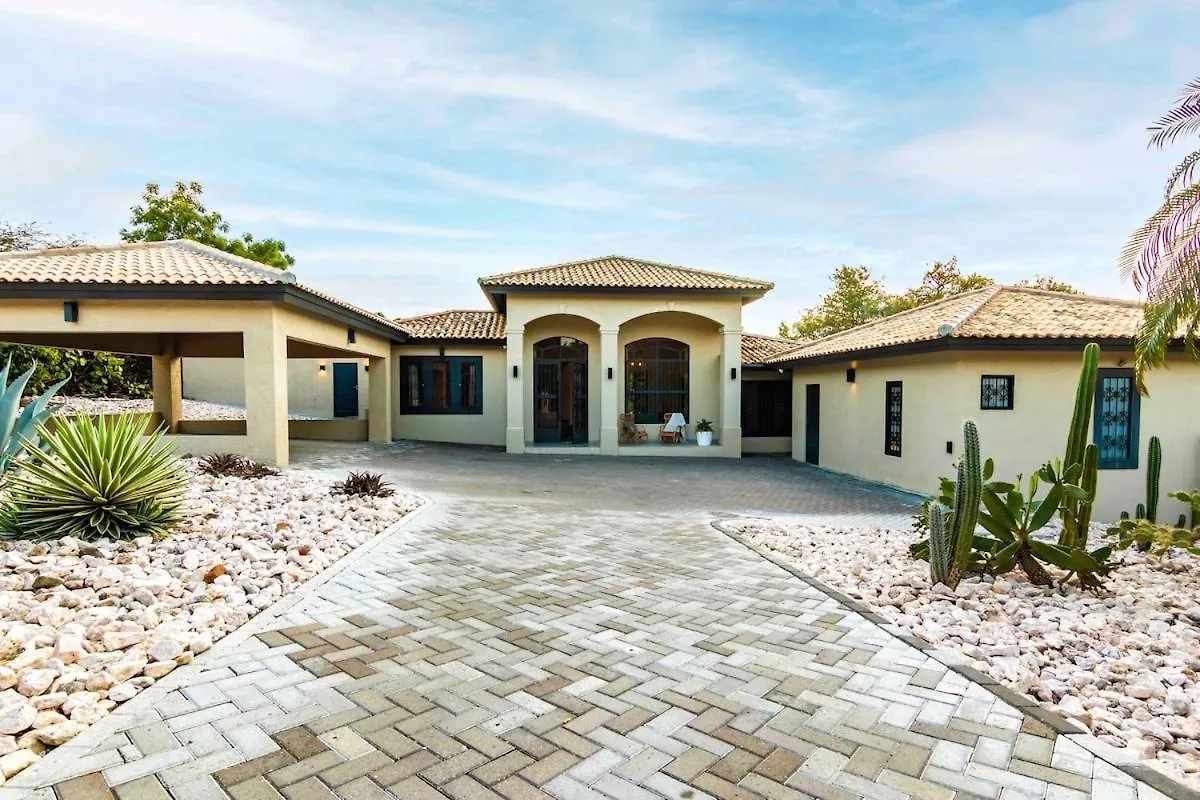 Villa Leon Spacious Tropical Villa With Pool And Outdoor Kitchen Jan Thiel 0*,  Curacao