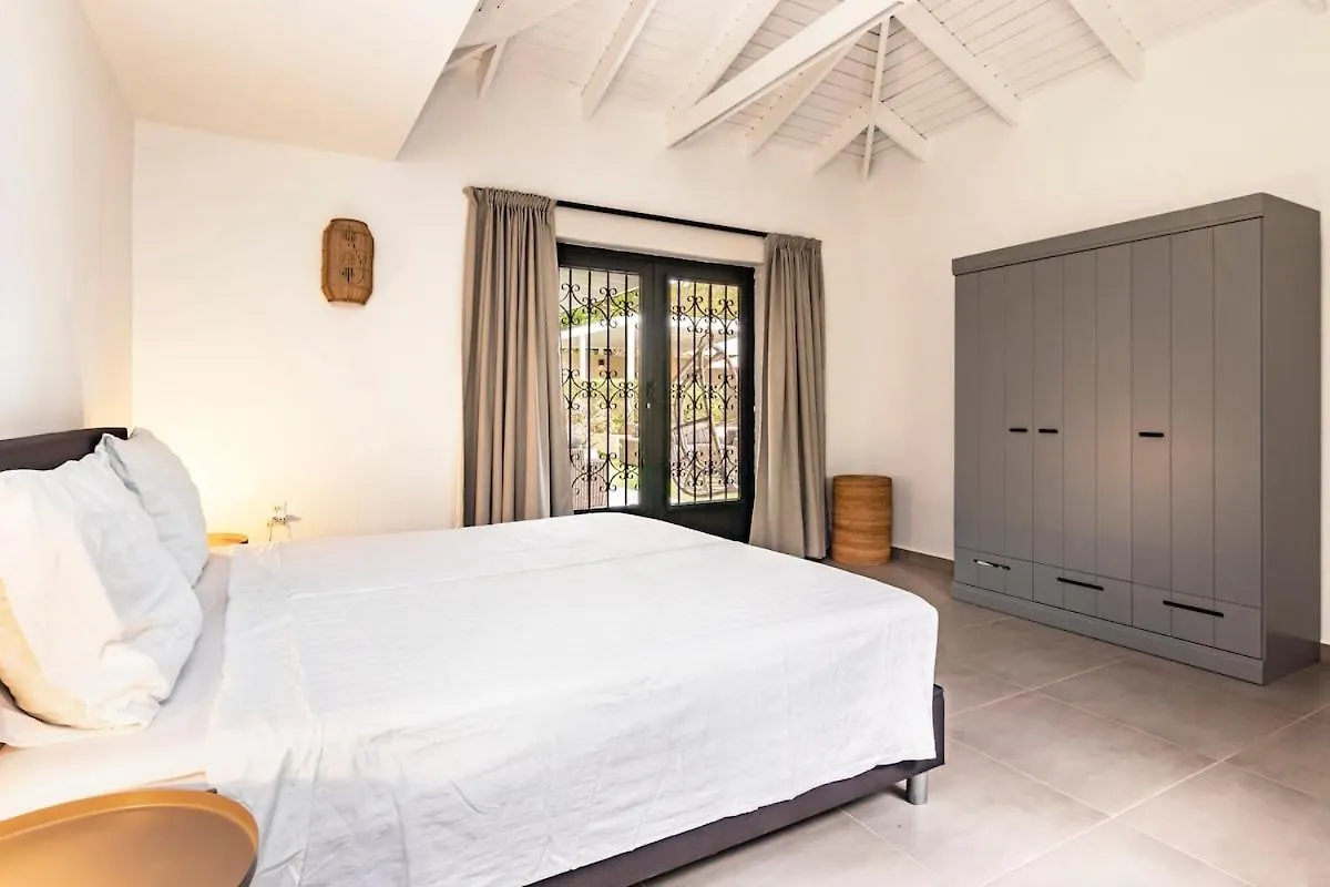 Villa Leon Spacious Tropical Villa With Pool And Outdoor Kitchen Jan Thiel 0*,