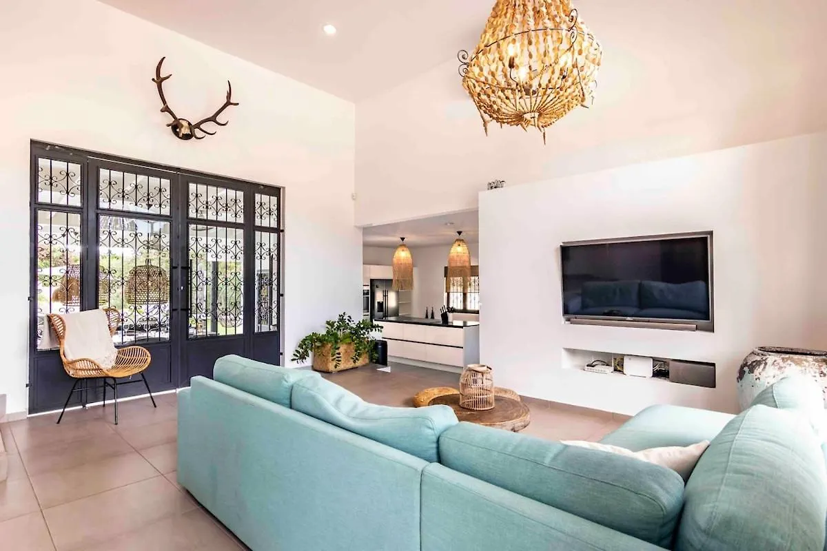 Villa Leon Spacious Tropical Villa With Pool And Outdoor Kitchen Jan Thiel 0*,  Curacao